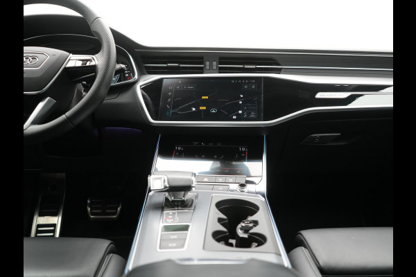 Audi A6 Avant 50 TFSI e Quattro 2x S Line PHEV 300pk Dealer O.H. | Trekhaak Af Fabriek | Panodak | Adaptive Cruise | Camera | Lederen Sportstoelen & Stuur Verwarmd | Blis | Sfeerverlichting | Apple Carplay | Navigatie | DAB | Plug In Hybrid |