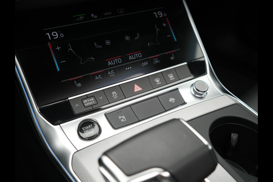 Audi A6 Avant 50 TFSI e Quattro 2x S Line PHEV 300pk Dealer O.H. | Trekhaak Af Fabriek | Panodak | Adaptive Cruise | Camera | Lederen Sportstoelen & Stuur Verwarmd | Blis | Sfeerverlichting | Apple Carplay | Navigatie | DAB | Plug In Hybrid |
