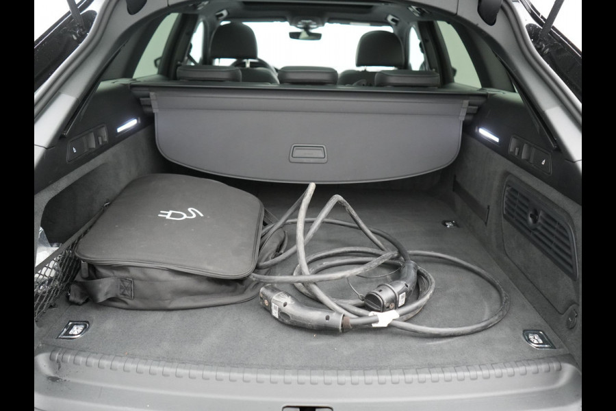 Audi A6 Avant 50 TFSI e Quattro 2x S Line PHEV 300pk Dealer O.H. | Trekhaak Af Fabriek | Panodak | Adaptive Cruise | Camera | Lederen Sportstoelen & Stuur Verwarmd | Blis | Sfeerverlichting | Apple Carplay | Navigatie | DAB | Plug In Hybrid |