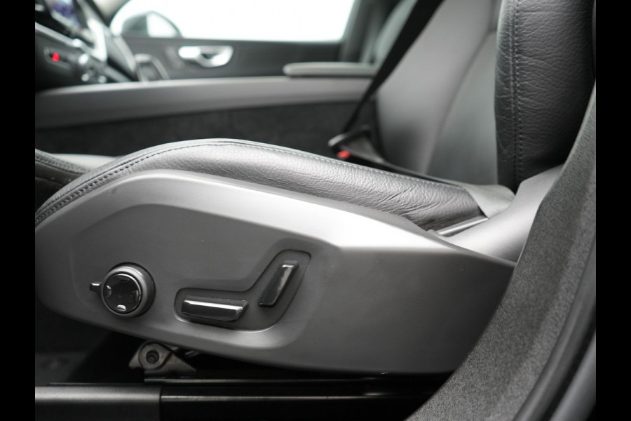 Volvo XC60 T6 AWD Plus Bright LONG RANGE PHEV 350pk Dealer O.H. | Trekhaak Af Fabriek | Panodak | Camera | Lederen Sportstoelen Memory & Verwarmd | Keyless | Stuur Verwarmd | Google Assistent | Apple Carplay | DAB | Plug In Hybrid |