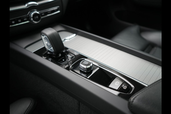Volvo XC60 T6 AWD Plus Bright LONG RANGE PHEV 350pk Dealer O.H. | Trekhaak Af Fabriek | Panodak | Camera | Lederen Sportstoelen Memory & Verwarmd | Keyless | Stuur Verwarmd | Google Assistent | Apple Carplay | DAB | Plug In Hybrid |