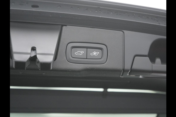 Volvo XC60 T6 AWD Plus Bright LONG RANGE PHEV 350pk Dealer O.H. | Trekhaak Af Fabriek | Panodak | Camera | Lederen Sportstoelen Memory & Verwarmd | Keyless | Stuur Verwarmd | Google Assistent | Apple Carplay | DAB | Plug In Hybrid |