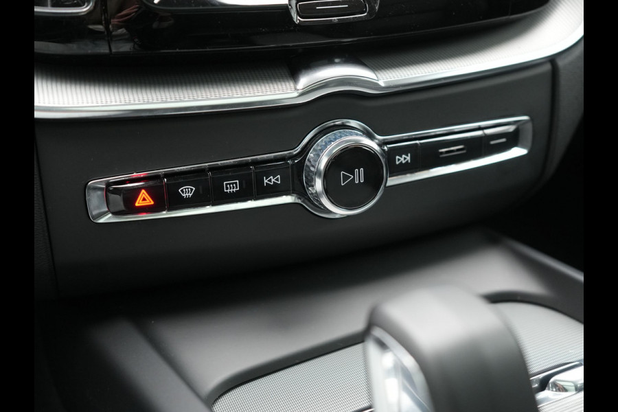 Volvo XC60 T6 AWD Plus Bright LONG RANGE PHEV 350pk Dealer O.H. | Trekhaak Af Fabriek | Panodak | Camera | Lederen Sportstoelen Memory & Verwarmd | Keyless | Stuur Verwarmd | Google Assistent | Apple Carplay | DAB | Plug In Hybrid |