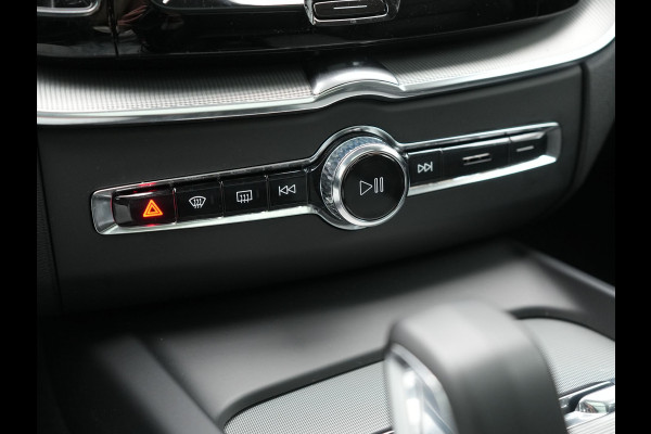 Volvo XC60 T6 AWD Plus Bright LONG RANGE PHEV 350pk Dealer O.H. | Trekhaak Af Fabriek | Panodak | Camera | Lederen Sportstoelen Memory & Verwarmd | Keyless | Stuur Verwarmd | Google Assistent | Apple Carplay | DAB | Plug In Hybrid |