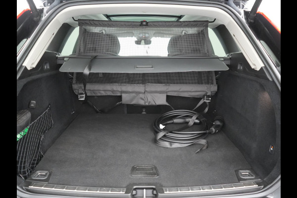 Volvo XC60 T6 AWD Plus Bright LONG RANGE PHEV 350pk Dealer O.H. | Trekhaak Af Fabriek | Panodak | Camera | Lederen Sportstoelen Memory & Verwarmd | Keyless | Stuur Verwarmd | Google Assistent | Apple Carplay | DAB | Plug In Hybrid |