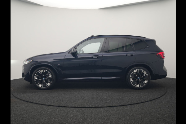 BMW iX3 M Sport 80 kWh 286pk Dealer O.H. | Trekhaak Af Fabriek | Panodak | Head Up | Adaptive Cruise | 360 Camera | Adaptief Onderstel | Harman / Kardon | Lederen Sportstoelen Memory & Verwarmd | Keyless | Blis | Apple Carplay | Sfeerverlichting | Navigatie | DAB | 20"L.M |