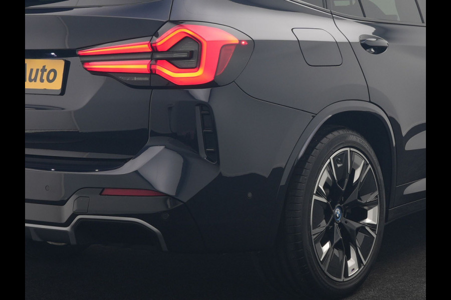 BMW iX3 M Sport 80 kWh 286pk Dealer O.H. | Trekhaak Af Fabriek | Panodak | Head Up | Adaptive Cruise | 360 Camera | Adaptief Onderstel | Harman / Kardon | Lederen Sportstoelen Memory & Verwarmd | Keyless | Blis | Apple Carplay | Sfeerverlichting | Navigatie | DAB | 20"L.M |