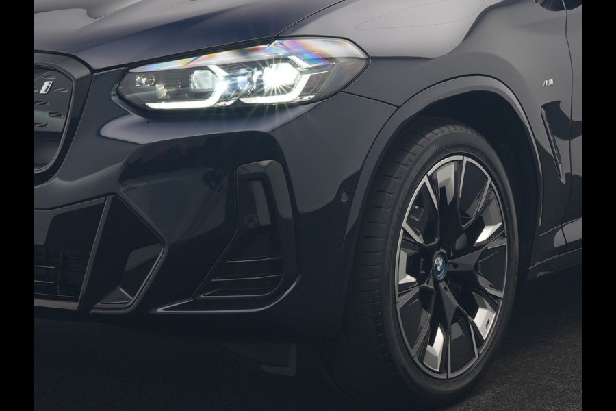 BMW iX3 M Sport 80 kWh 286pk Dealer O.H. | Trekhaak Af Fabriek | Panodak | Head Up | Adaptive Cruise | 360 Camera | Adaptief Onderstel | Harman / Kardon | Lederen Sportstoelen Memory & Verwarmd | Keyless | Blis | Apple Carplay | Sfeerverlichting | Navigatie | DAB | 20"L.M |