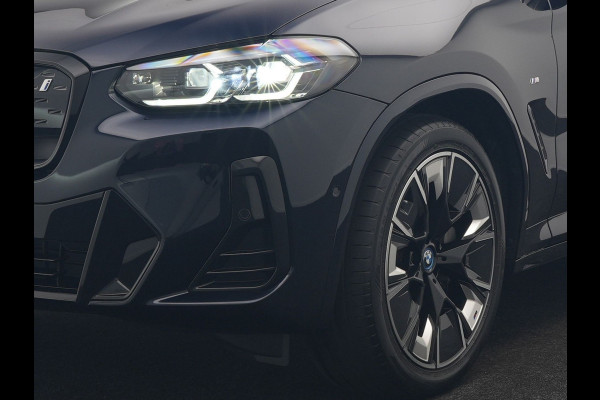 BMW iX3 M Sport 80 kWh 286pk Dealer O.H. | Trekhaak Af Fabriek | Panodak | Head Up | Adaptive Cruise | 360 Camera | Adaptief Onderstel | Harman / Kardon | Lederen Sportstoelen Memory & Verwarmd | Keyless | Blis | Apple Carplay | Sfeerverlichting | Navigatie | DAB | 20"L.M |