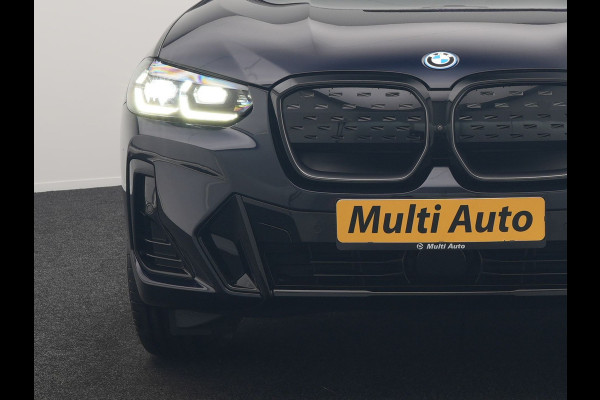 BMW iX3 M Sport 80 kWh 286pk Dealer O.H. | Trekhaak Af Fabriek | Panodak | Head Up | Adaptive Cruise | 360 Camera | Adaptief Onderstel | Harman / Kardon | Lederen Sportstoelen Memory & Verwarmd | Keyless | Blis | Apple Carplay | Sfeerverlichting | Navigatie | DAB | 20"L.M |