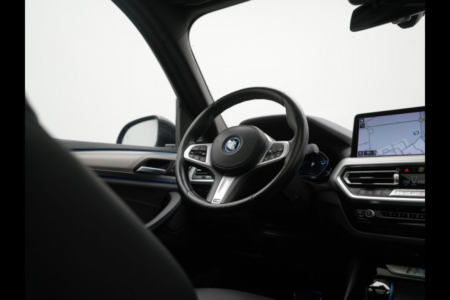 BMW iX3 M Sport 80 kWh 286pk Dealer O.H. | Trekhaak Af Fabriek | Panodak | Head Up | Adaptive Cruise | 360 Camera | Adaptief Onderstel | Harman / Kardon | Lederen Sportstoelen Memory & Verwarmd | Keyless | Blis | Apple Carplay | Sfeerverlichting | Navigatie | DAB | 20"L.M |