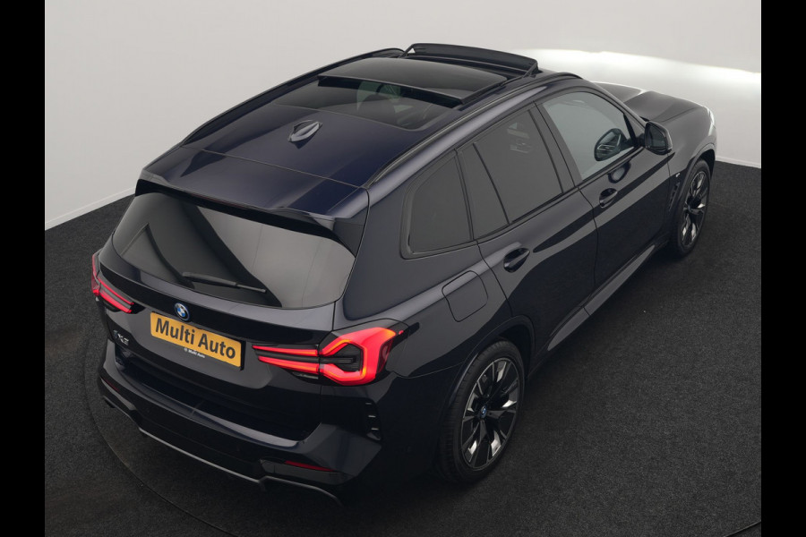 BMW iX3 M Sport 80 kWh 286pk Dealer O.H. | Trekhaak Af Fabriek | Panodak | Head Up | Adaptive Cruise | 360 Camera | Adaptief Onderstel | Harman / Kardon | Lederen Sportstoelen Memory & Verwarmd | Keyless | Blis | Apple Carplay | Sfeerverlichting | Navigatie | DAB | 20"L.M |
