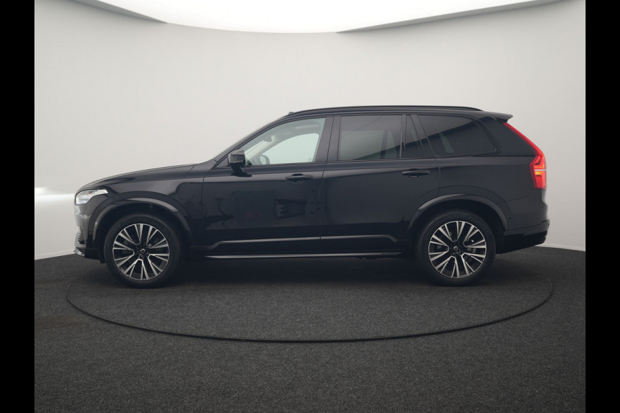 Volvo XC90 T8 Recharge AWD Plus Dark 7Persoons LONG RANGE PHEV 455pk Dealer O.H. | Trekhaak Af Fabriek | Panodak | Adaptive Cruise | 360 Camera | Harman / Kardon | Lederen Sportstoelen Memory & Verwarmd | Stuur Verwarmd | Google Assistent | Apple Carplay | Keyless | Plug In Hybrid |