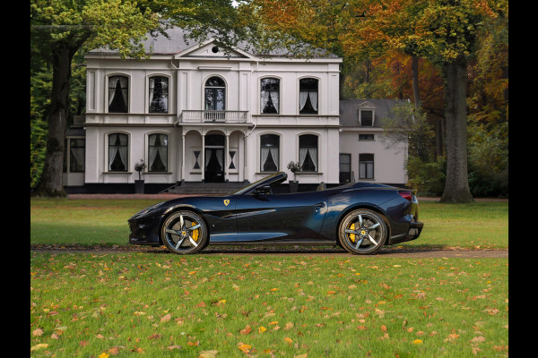 Ferrari Portofino M 3.9 V8 | VERWACHT | Blu America! | Pass. display | Veel alcantara! | Carbon interieur