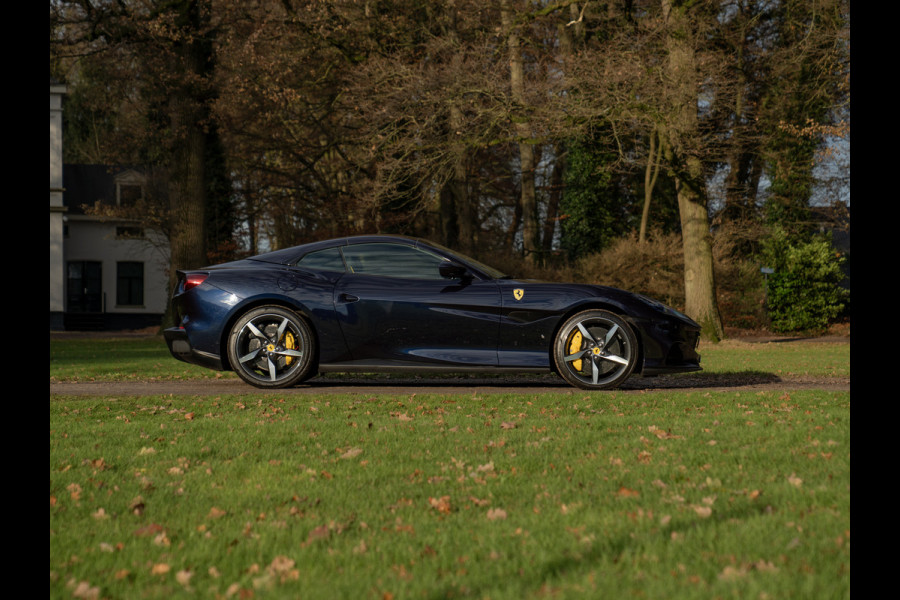 Ferrari Portofino M 3.9 V8 | VERWACHT | Blu America! | Pass. display | Veel alcantara! | Carbon interieur