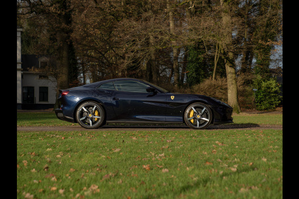Ferrari Portofino M 3.9 V8 | VERWACHT | Blu America! | Pass. display | Veel alcantara! | Carbon interieur