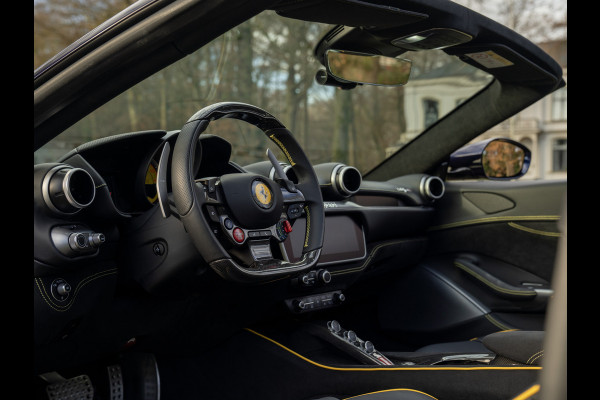 Ferrari Portofino M 3.9 V8 | VERWACHT | Blu America! | Pass. display | Veel alcantara! | Carbon interieur
