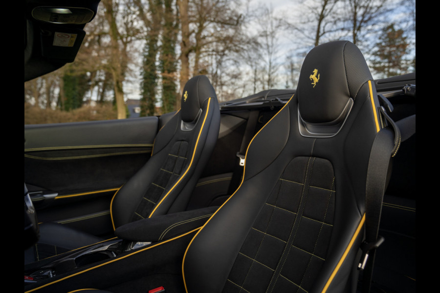 Ferrari Portofino M 3.9 V8 | VERWACHT | Blu America! | Pass. display | Veel alcantara! | Carbon interieur