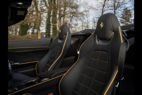 Ferrari Portofino M 3.9 V8 | VERWACHT | Blu America! | Pass. display | Veel alcantara! | Carbon interieur