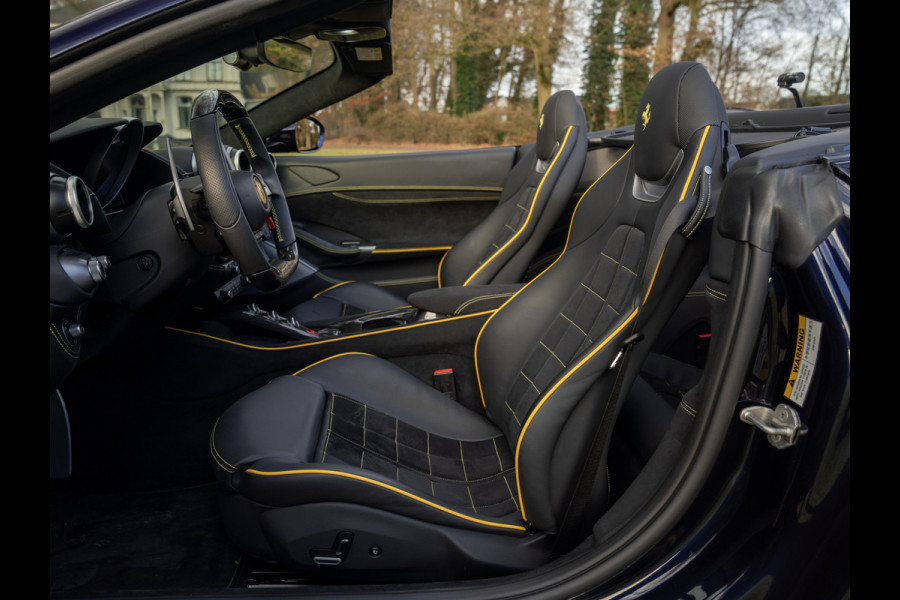 Ferrari Portofino M 3.9 V8 | VERWACHT | Blu America! | Pass. display | Veel alcantara! | Carbon interieur
