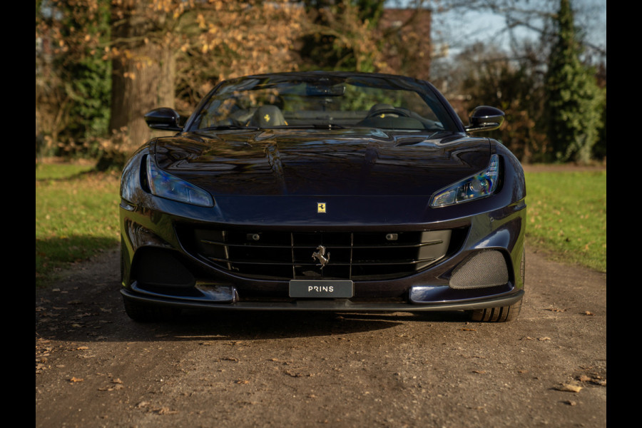 Ferrari Portofino M 3.9 V8 | VERWACHT | Blu America! | Pass. display | Veel alcantara! | Carbon interieur