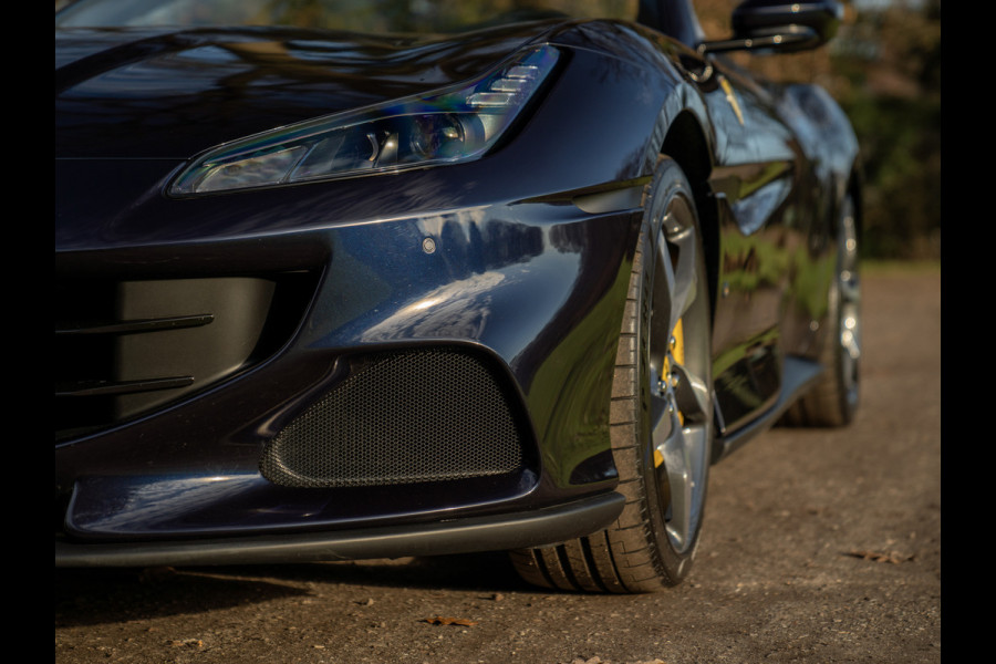 Ferrari Portofino M 3.9 V8 | VERWACHT | Blu America! | Pass. display | Veel alcantara! | Carbon interieur