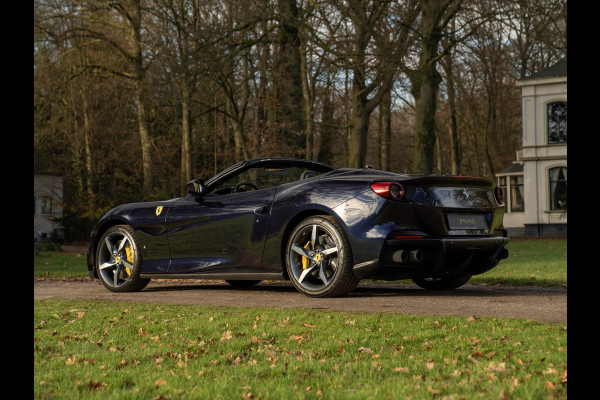 Ferrari Portofino M 3.9 V8 | VERWACHT | Blu America! | Pass. display | Veel alcantara! | Carbon interieur