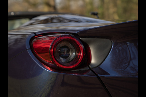 Ferrari Portofino M 3.9 V8 | VERWACHT | Blu America! | Pass. display | Veel alcantara! | Carbon interieur
