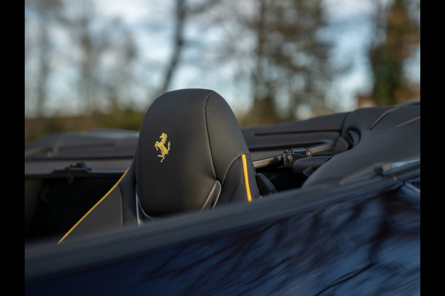 Ferrari Portofino M 3.9 V8 | VERWACHT | Blu America! | Pass. display | Veel alcantara! | Carbon interieur