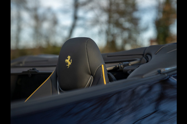 Ferrari Portofino M 3.9 V8 | VERWACHT | Blu America! | Pass. display | Veel alcantara! | Carbon interieur