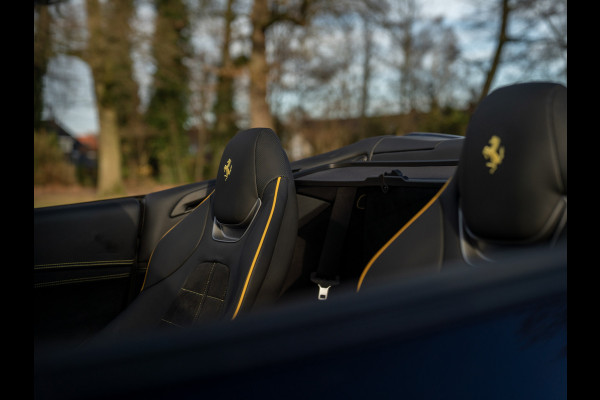 Ferrari Portofino M 3.9 V8 | VERWACHT | Blu America! | Pass. display | Veel alcantara! | Carbon interieur