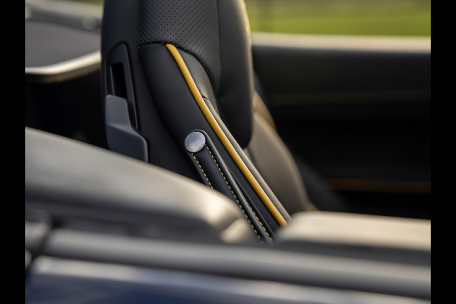 Ferrari Portofino M 3.9 V8 | VERWACHT | Blu America! | Pass. display | Veel alcantara! | Carbon interieur