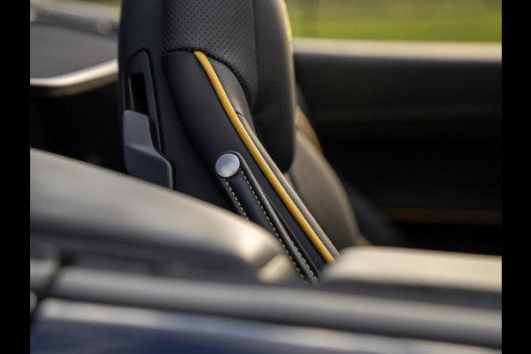Ferrari Portofino M 3.9 V8 | VERWACHT | Blu America! | Pass. display | Veel alcantara! | Carbon interieur