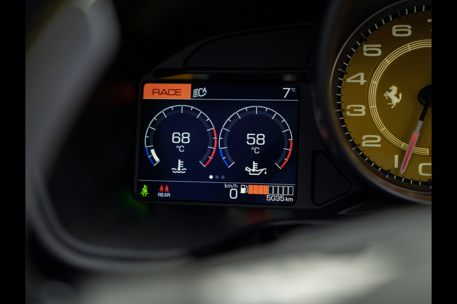 Ferrari Portofino M 3.9 V8 | VERWACHT | Blu America! | Pass. display | Veel alcantara! | Carbon interieur