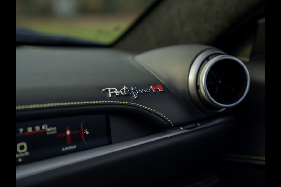 Ferrari Portofino M 3.9 V8 | VERWACHT | Blu America! | Pass. display | Veel alcantara! | Carbon interieur