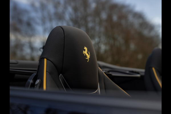 Ferrari Portofino M 3.9 V8 | VERWACHT | Blu America! | Pass. display | Veel alcantara! | Carbon interieur