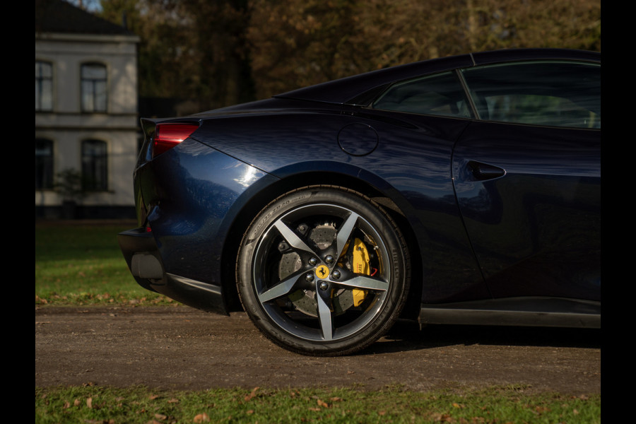 Ferrari Portofino M 3.9 V8 | VERWACHT | Blu America! | Pass. display | Veel alcantara! | Carbon interieur