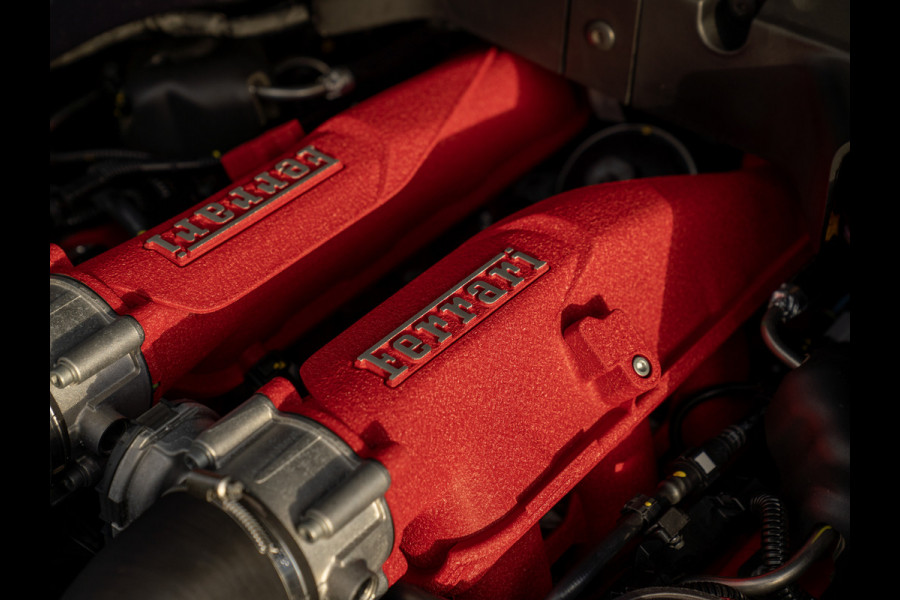 Ferrari Portofino M 3.9 V8 | VERWACHT | Blu America! | Pass. display | Veel alcantara! | Carbon interieur