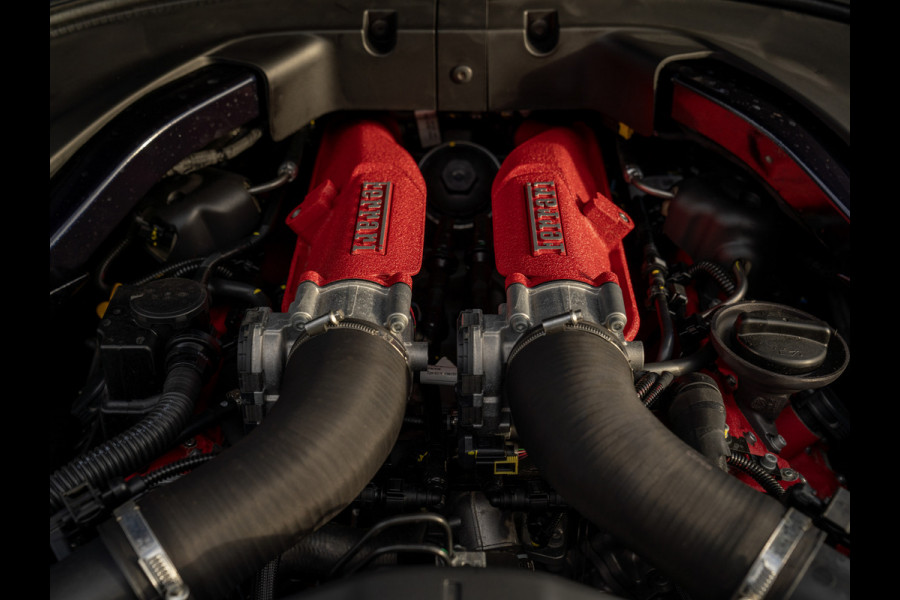 Ferrari Portofino M 3.9 V8 | VERWACHT | Blu America! | Pass. display | Veel alcantara! | Carbon interieur