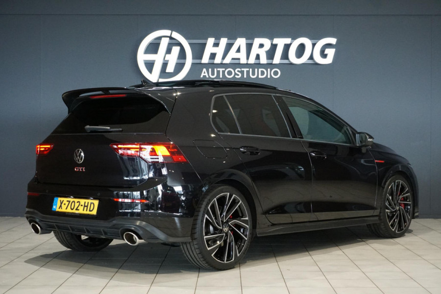 Volkswagen Golf 2.0 TSI GTI Clubsport 300PK + PANORAMADAK / IQ LIGHT / STUURVERWARMING / 19"