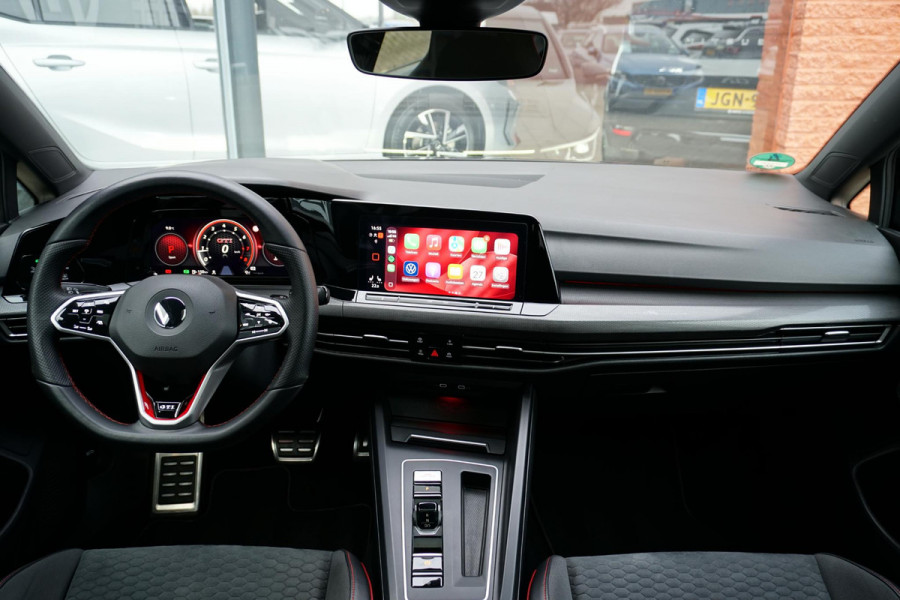 Volkswagen Golf 2.0 TSI GTI Clubsport 300PK + PANORAMADAK / IQ LIGHT / STUURVERWARMING / 19"