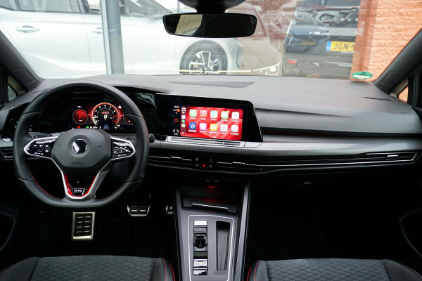 Volkswagen Golf 2.0 TSI GTI Clubsport 300PK + PANORAMADAK / IQ LIGHT / STUURVERWARMING / 19"