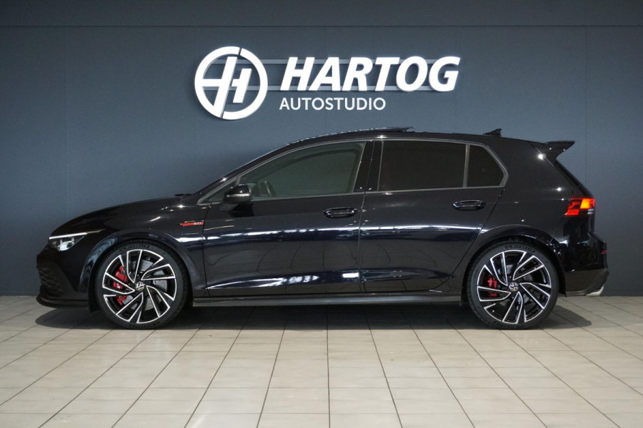 Volkswagen Golf 2.0 TSI GTI Clubsport 300PK + PANORAMADAK / IQ LIGHT / STUURVERWARMING / 19"