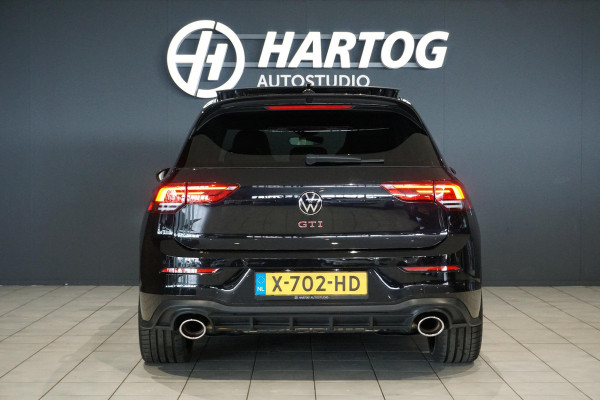 Volkswagen Golf 2.0 TSI GTI Clubsport 300PK + PANORAMADAK / IQ LIGHT / STUURVERWARMING / 19"