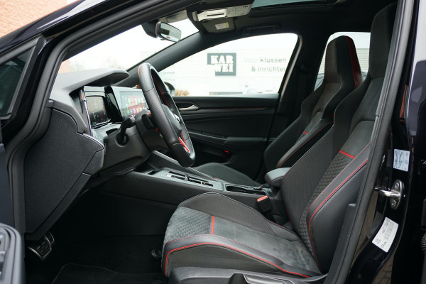 Volkswagen Golf 2.0 TSI GTI Clubsport 300PK + PANORAMADAK / IQ LIGHT / STUURVERWARMING / 19"