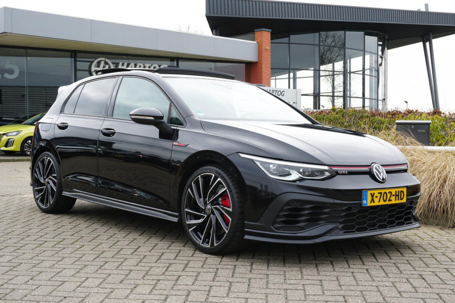 Volkswagen Golf 2.0 TSI GTI Clubsport 300PK + PANORAMADAK / IQ LIGHT / STUURVERWARMING / 19"