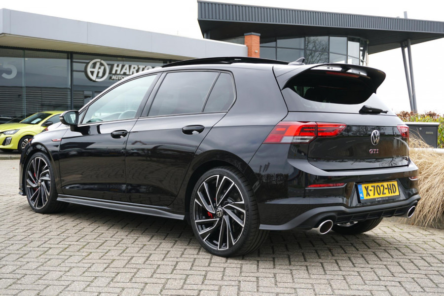 Volkswagen Golf 2.0 TSI GTI Clubsport 300PK + PANORAMADAK / IQ LIGHT / STUURVERWARMING / 19"