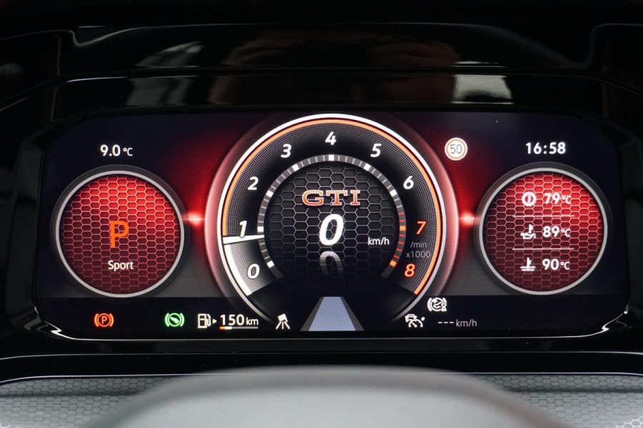 Volkswagen Golf 2.0 TSI GTI Clubsport 300PK + PANORAMADAK / IQ LIGHT / STUURVERWARMING / 19"