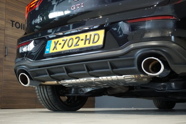 Volkswagen Golf 2.0 TSI GTI Clubsport 300PK + PANORAMADAK / IQ LIGHT / STUURVERWARMING / 19"