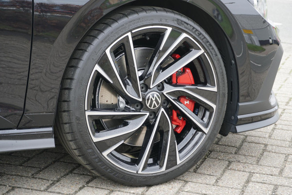 Volkswagen Golf 2.0 TSI GTI Clubsport 300PK + PANORAMADAK / IQ LIGHT / STUURVERWARMING / 19"